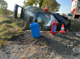 Řidiče přemohl mikrospánek a přetočil auto na bok