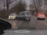 Policisté zveřejnili zběsilou jízdu ujíždějícího řidiče z Prahy na Dobříš