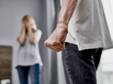 V aplikaci pro oběti domácího násilí přibyly kontakty na takzvané Pol Pointy