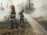 VIDEO/ V Brdech pod meteoradarem hoří les, povolán je vrtulník