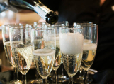 Čím si připíjíme na Silvestra a Vánoce: prosecco, šampaňské nebo český sekt?