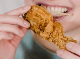 Kauza KFC: kontroly odhalily výskyt nebezpečných bakterií v mase