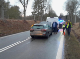 Srážka dvou Fordů u obce Obory, kvůli vyšší škodě vyjela k nehodě policie