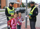 Policisté učili děti základní pravidla pro bezpečný přechod komunikace