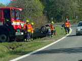Černá sobota na Příbramsku: Další auto skončilo na střeše u Milína