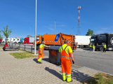Od vířivky po exotické hady. A teď i baterie, které zapálí skládku. Jarní úklid odpočívek odhalil absurdní realitu