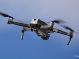 Šmíráci v oblacích: Když vám nad zahradou krouží cizí dron