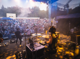 Organizace Díky!FESTu? Od smlouvy s kapelami po povolení pro vzlet dronu