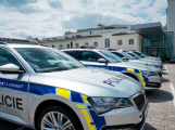 Nepřipoutaní řidiči, mobily za volantem i technické vraky. Policie v Příbrami rozdala tisícové pokuty