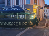 Restaurace U Bohéma v historickém centru Příbrami vás láká na tradiční kuchyni v nevšedním kabátu