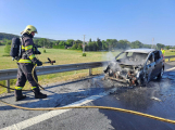 Na D4 ráno hořelo osobní auto, směr na Prahu byl zcela uzavřen