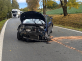 Vážná nehoda zcela uzavřela silnici u Rožmitálu, mladá řidička skončila v nemocnici