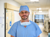 Robotická chirurgie mění gynekologickou operativu. „Některé případy už se mi nechce operovat laparoskopicky,“ říká primář Petr Chudáček