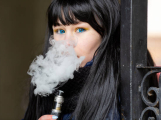 Konec „vapingu“ v Česku? Ve hře je globální zákaz elektronických cigaret od roku 2028