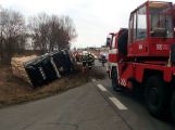 Strakonickou po nehodě blokuje převrácený kamion