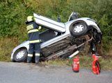 Auto u Rožmitálu skončilo v příkopu, řidič je lehce zraněn