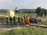 Další nehoda u Březnice. Na železničním přejezdu se srazil vůz s lokomotivou