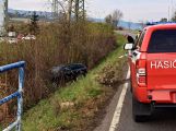 Na výjezdu z Příbrami směr Jince skončilo další auto v příkopě