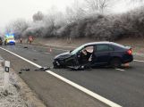 Aktuálně: Silnici u Milína uzavřela vážná nehoda dvou vozů