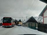 V Bohutíně se srazil autobus s osobním vozem, projíždějte opatrně