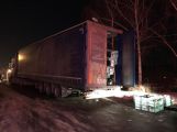 Náklad poztrácel kamion na silnici z Milína směr Dubenec