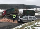 Silnici na Něčín uzavřela vážná dopravní nehoda