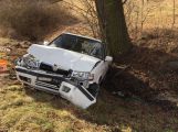 Nákladní vůz autoškoly smetl u Obor felicii