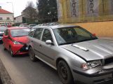 Nehoda tří vozidel v ulici Čs. Armády blokuje provoz