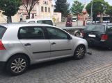 Dvě auta se srazila v Pražské ulici v Dobříši