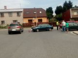 U autobusového nádraží v Březnici do sebe ťukla dvě osobní vozidla