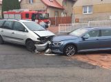 Dvě auta se srazila v Dobříši v ulici Part. Svobody