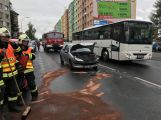 V Milínské blokuje dopravu nehoda dvou vozů