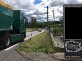 Právě teď: Nákladní vůz v Drásově strhl dráty telefonního vedení