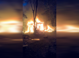 Video: Jak vypadal noční požár před příjezdem hasičů