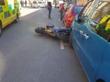 Právě teď: U Dopravního úřadu došlo ke srážce osobního vozu s motorkářem