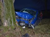 Právě teď: Čelní náraz do stromu ukončil cestu řidiči u Sedlčan