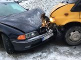 Aktuálně: Srážka ukončila jízdu osobního a nákladního automobilu u Příbrami