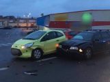Aktuálně: Ranní "dopravní špičku" komplikuje nehoda dvou vozů v Husově ulici