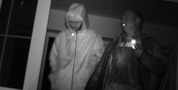 Policisté pátrají po totožnosti zlodějů, kteří vykradli hotel na Příbramsku (VIDEO)