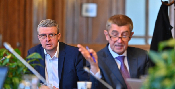 Vláda zakázala volný pohyb lidí po celé ČR, nakažených koronavirem je 298