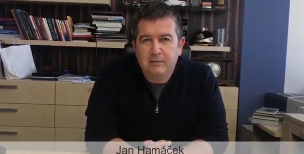 Když jdete ven, nevycházejte bez roušek, apeluje Hamáček