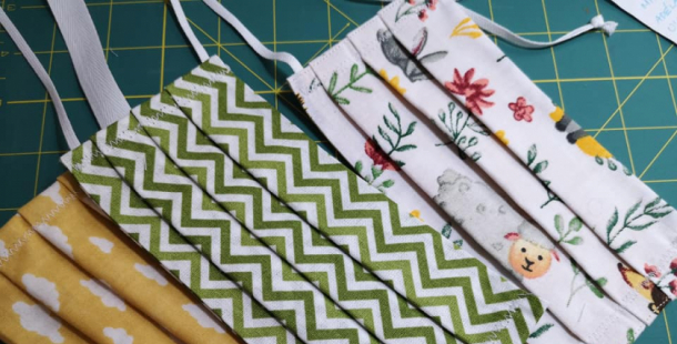 Prodávají bavlněné roušky za 290 korun. A nestíhají šít