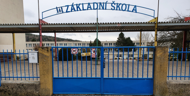 Žáci a studenti by se mohli vrátit do lavic na přelomu května a června
