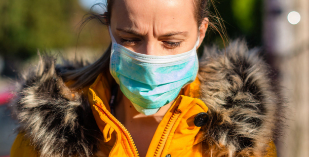Nakažených přibývá každou hodinu více než deset. V Česku onemocnělo 1925 lidí, devět zemřelo