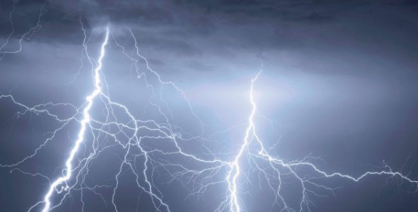 Teplé počasí utnou silné bouřky, hrozí krupobití