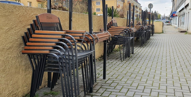 Vláda představila plán pro otevírání obchodů, restaurací a dalších zařízení