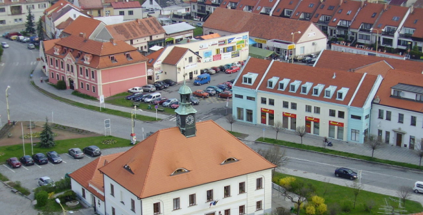 Počet potvrzených případů nákazy koronavirem v Česku stoupl na 6151.  V Dobříši byl zaznamenán další nakažený pacient