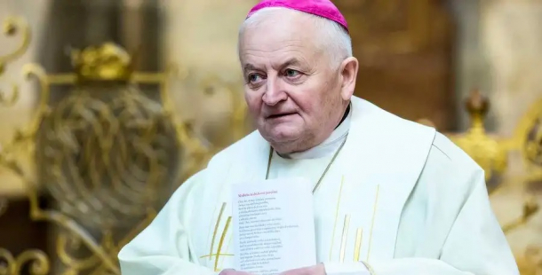 Stav biskupa Herbsta hospitalizovaného s koronavirem se zlepšil