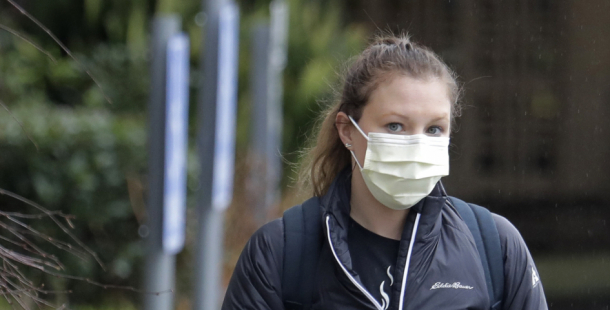 Počet úmrtí s nemocí covid-19 se od nedělního večera zvýšil o dvě na 188, vyléčených přibylo 13 na 1311