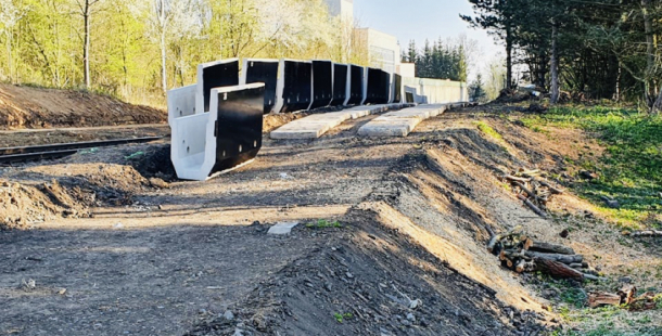 Stavba železniční zastávky Příbram sídliště je v plném proudu, zkušební provoz by mohl začít v červnu